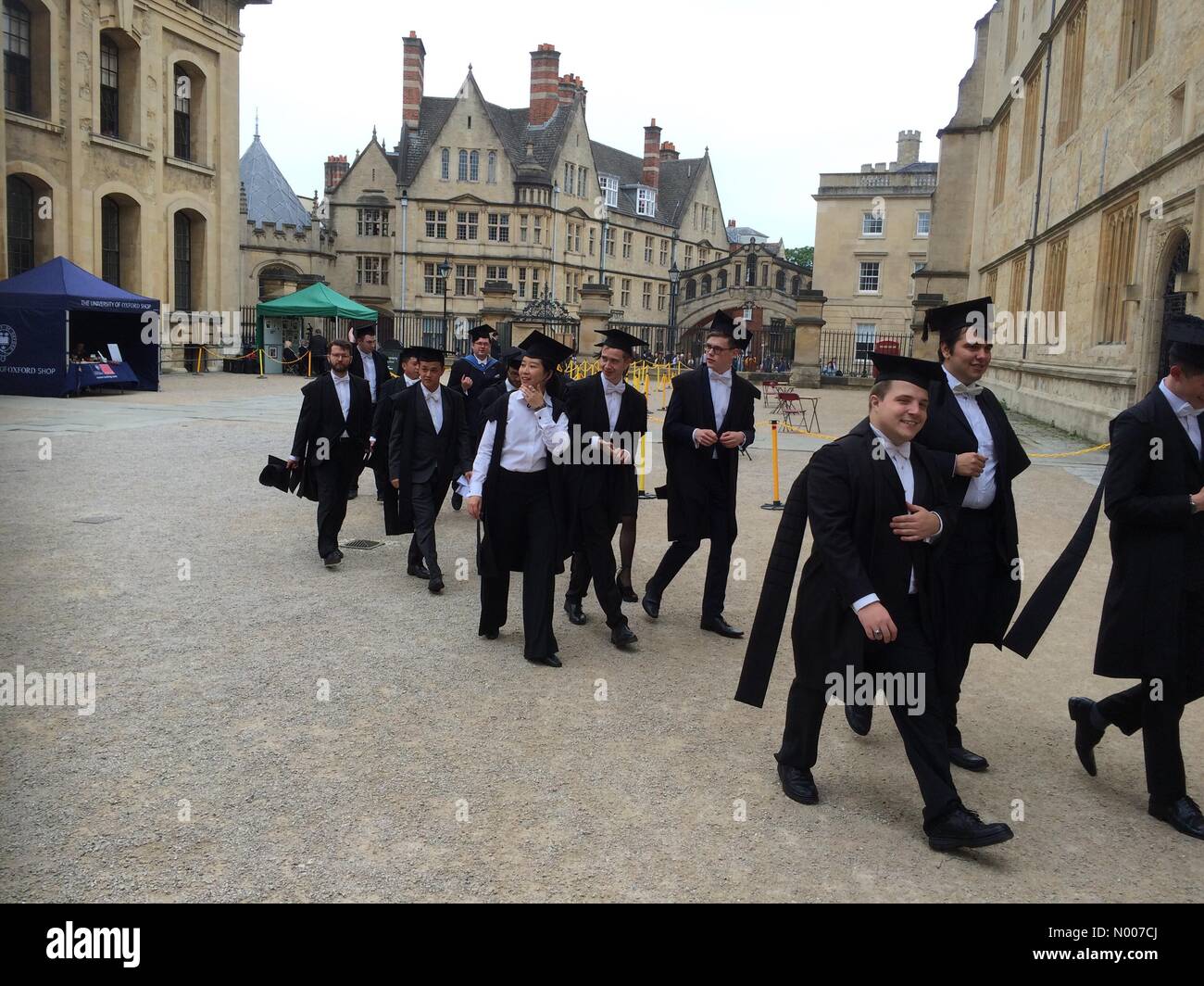 Oxford, UK. 04th June, 2016. Oxford students arriving for degree