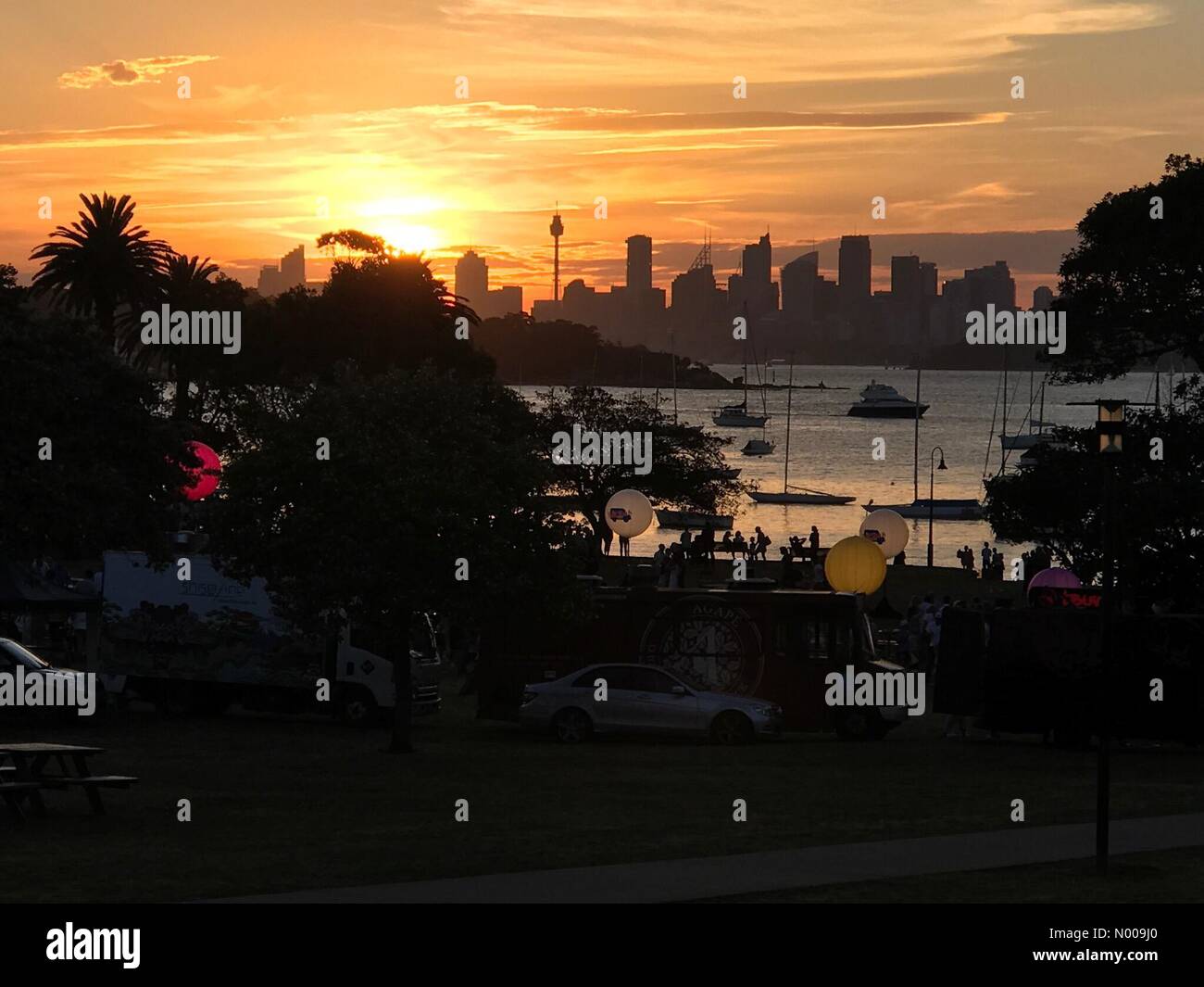 Military Rd, Watsons Bay NSW, Australia. 01st Dec, 2016. Sunset over Sydney CBD viewed from over Robertson Park, Watsons Bay during The Food truck event. Credit:  Richard Milnes/StockimoNews/Alamy Live News Stock Photo