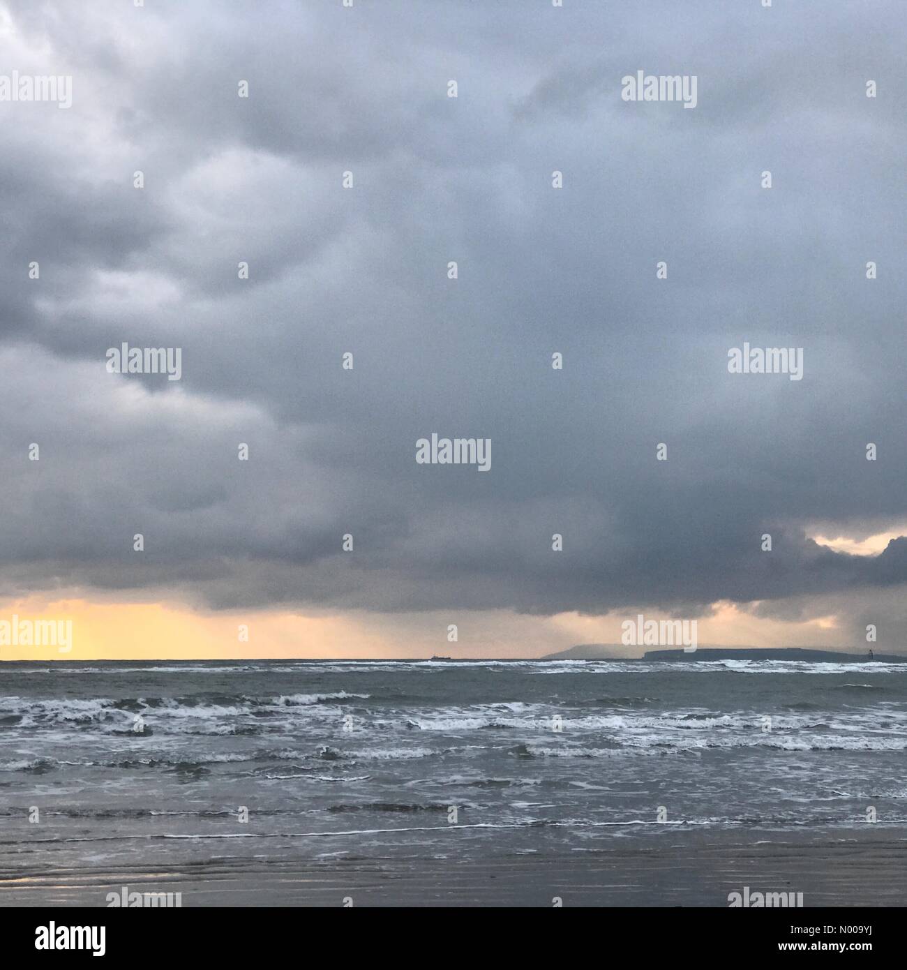 West Wittering, Chichester, UK. 20th Dec, 2016. Weather. Bitterly cold