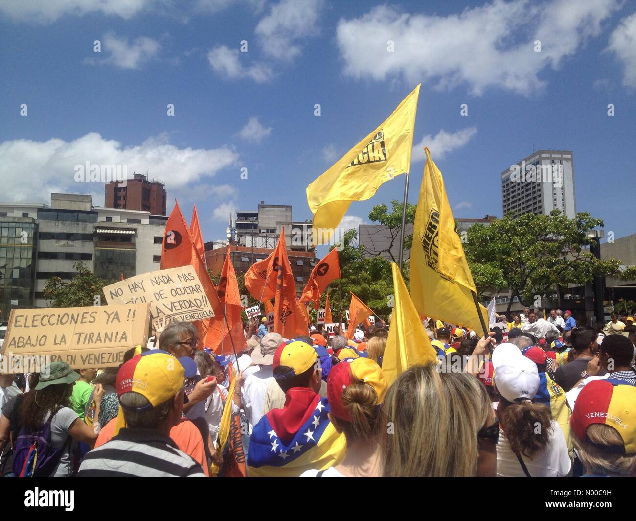 Caracas, Miranda, Venezuela. 01st Apr, 2017. Venezuelans protest against president Nicolas Maduro in Caracas, April 1, 2017 Credit: Luis Molina / StockimoNews/Alamy Live News Stock Photo