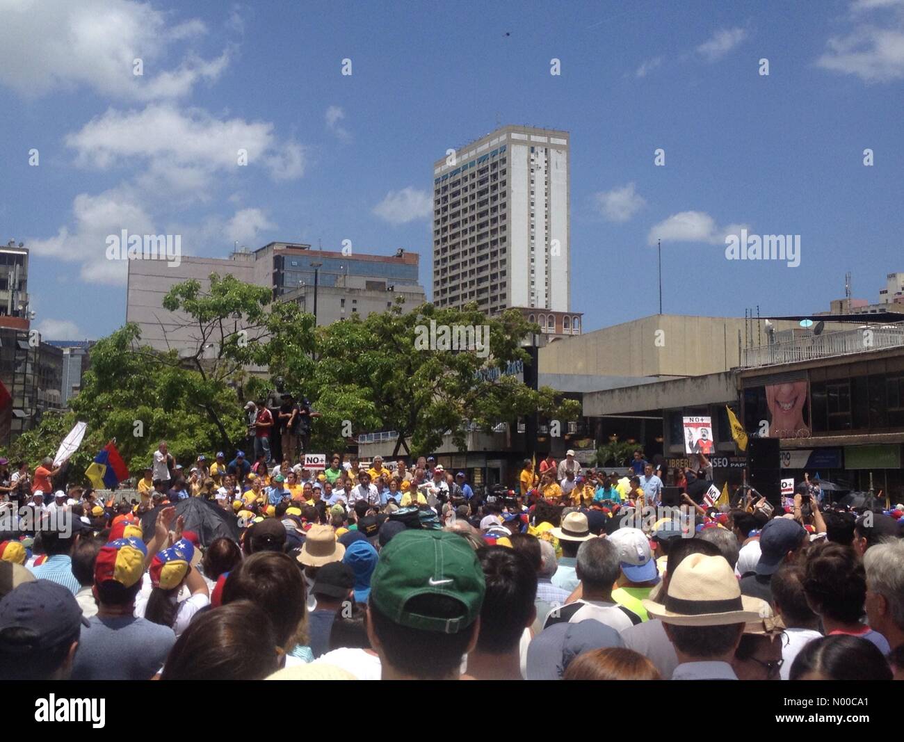 Av Abraham Lincoln, Caracas, Miranda, Venezuela. 01st Apr, 2017. Venezuela protest against Nicolas Maduro's government Credit: Luis Molina/StockimoNews/Alamy Live News Stock Photo