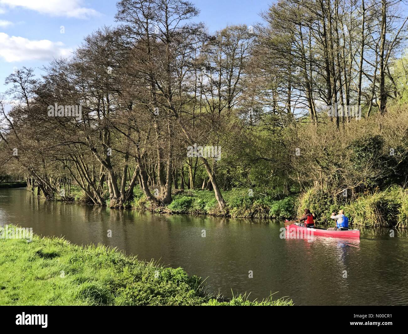 Shalford, Guildford, UK. 15th Apr, 2017. UK Weather Sunny intervals over Guildford. Broadford