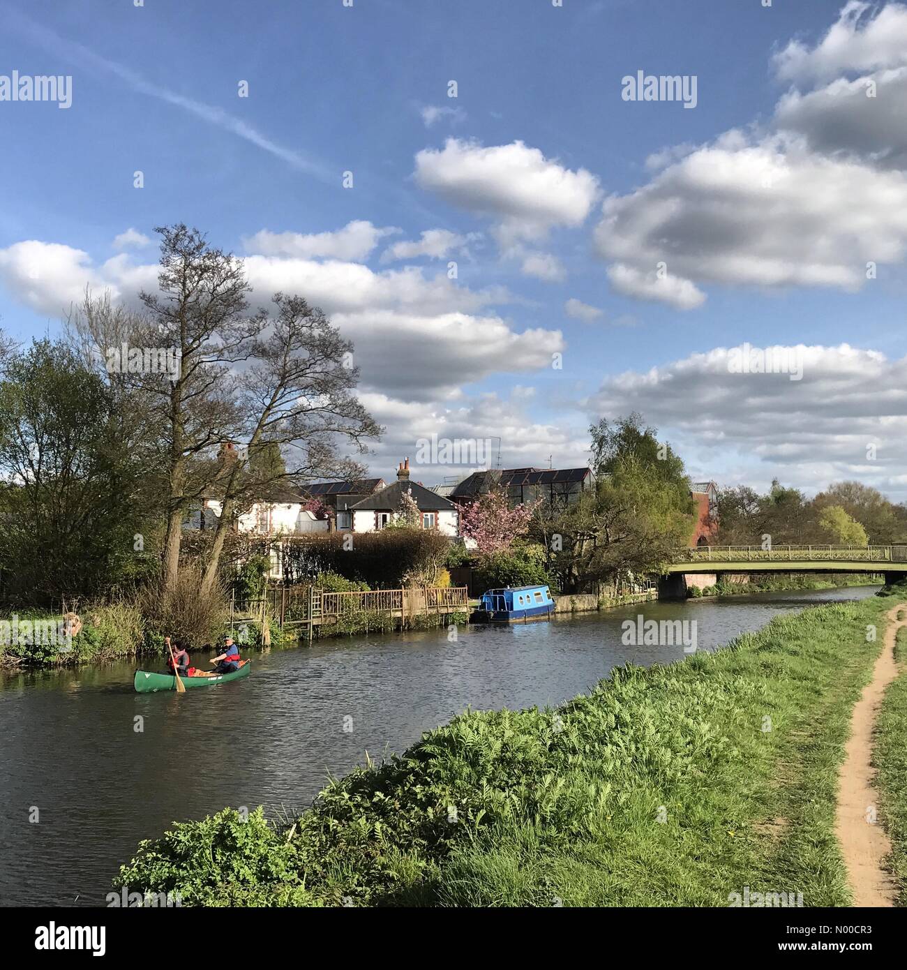 Shalford, Guildford, UK. 15th Apr, 2017. UK Weather Sunny intervals