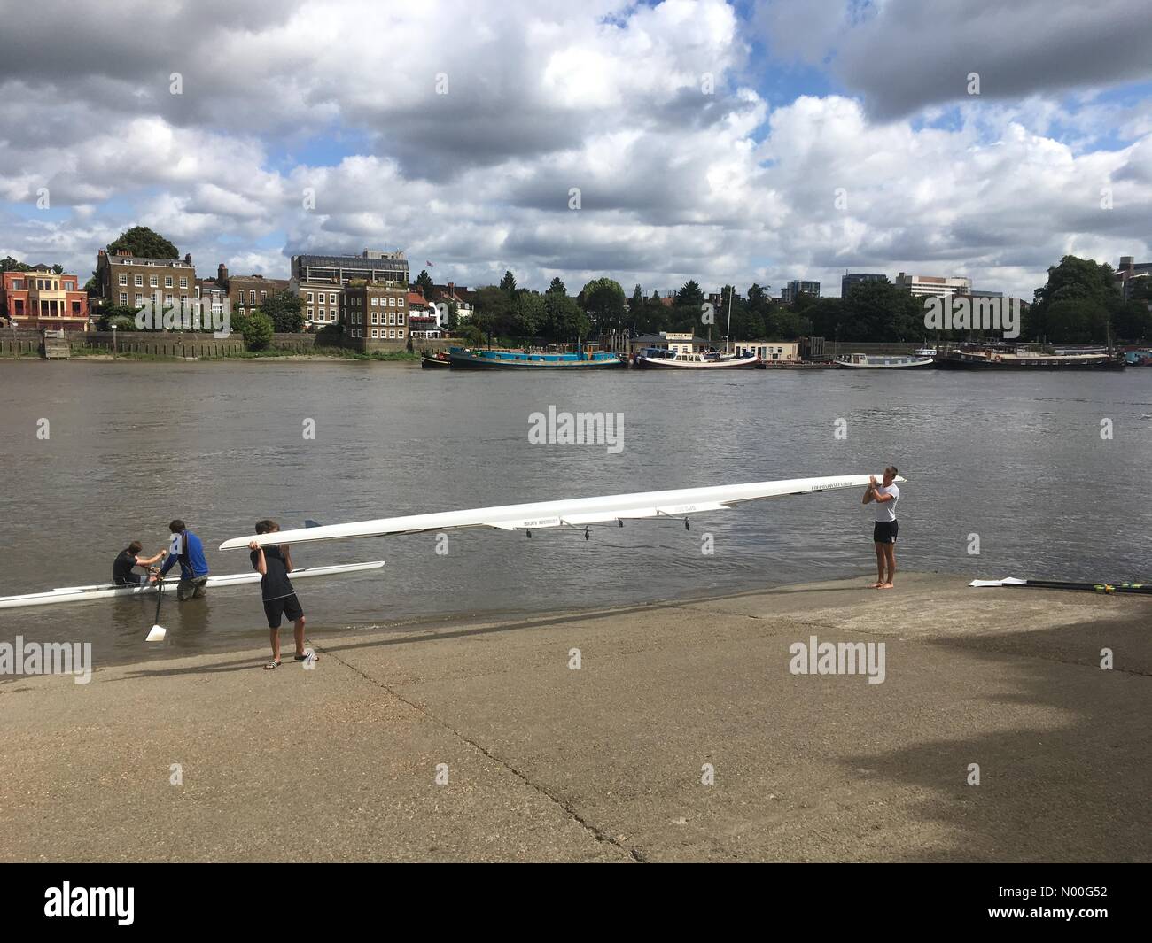 London, UK. 04th Aug, 2017. UK Weather Rowers on river Thames.Rowers