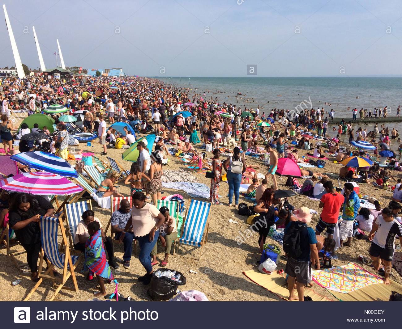 Uk Weather Southend On Sea Uk 28th Aug 2017 People Enjoy And Day On Southend Beach Uk Weather Southend On Sea Uk 28th Aug 2017 People Enjoy And Day On Southend Beach