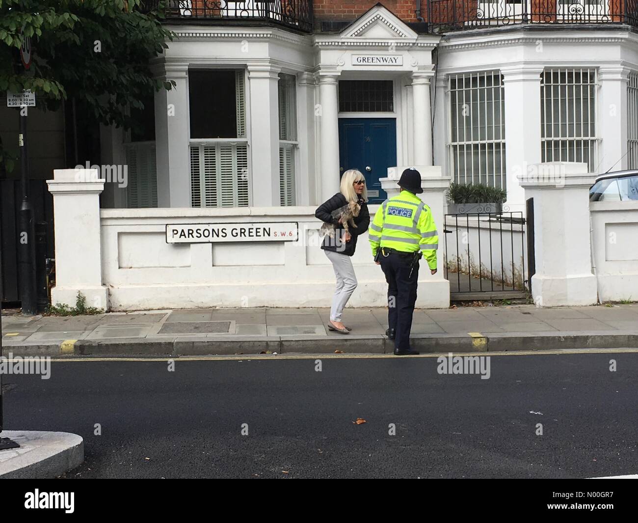 New King's Rd, London, UK. 15th Sep, 2017. Security Alert at Parsons Green. Police evacuation after incident at Parsons Green underground station Credit: amer ghazzal/StockimoNews/Alamy Live News Stock Photo