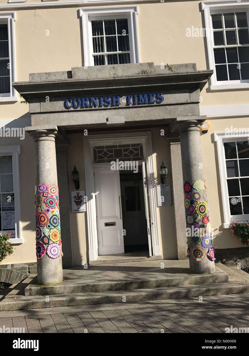 Liskeard, UK. 25th Sep, 2017. Cornish Times Liskeard Cornwall September 2017 adverting on its Pillars adorned with crochet and knitting by local Liskeard residents for the occasion of a Special wool fair in the town held yearly. Credit: andiehudson/StockimoNews/Alamy Live News Stock Photo