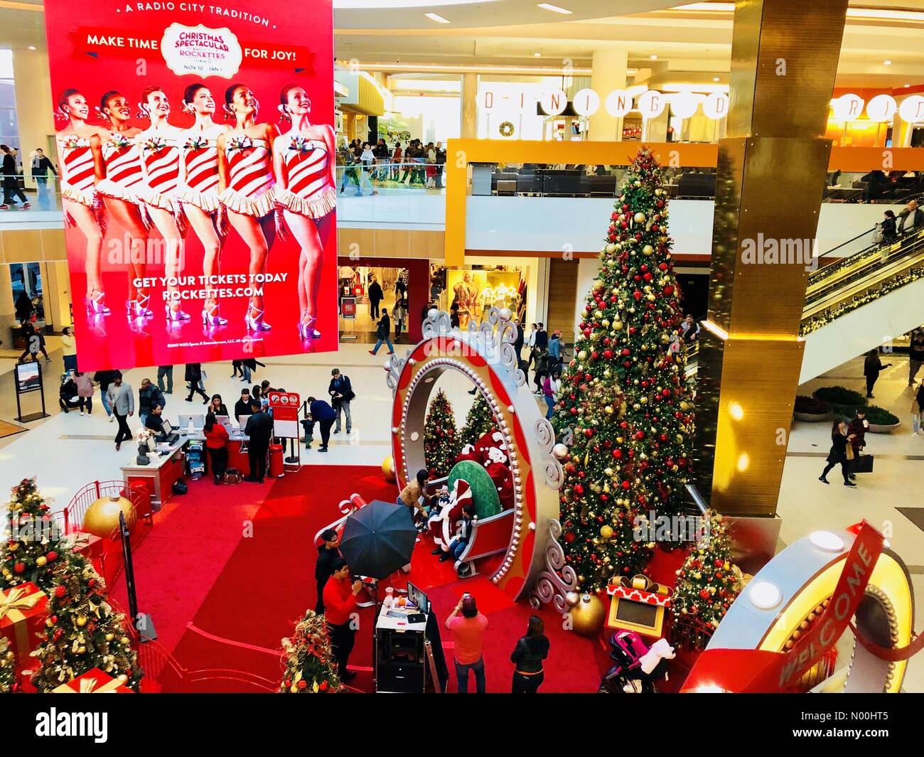 Roosevelt field shopping mall hi-res stock photography and images - Alamy