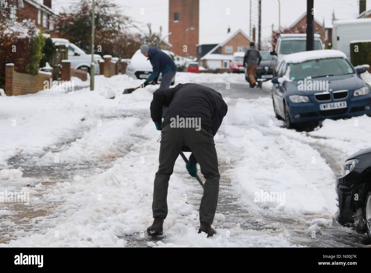 Didcot, UK. 10th Dec, 2017. UK Weather neighbours all shovelling snow