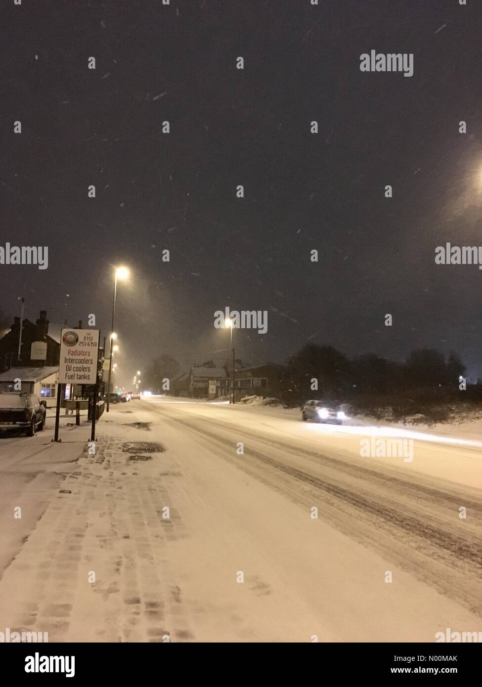 UK weather - 17th March 2018 Morley, Leeds. Snowfall has caused difficult driving conditions on the A650 in Morley near Leeds. Stock Photo