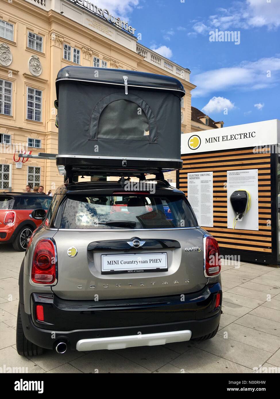 Vienna, Austria. 26th Jun, 2018. Mini SUV PHEV with rooftop tent - Vienna, Austria 26 June 2018 A Mini Cooper Countryman S E ALL4 plug-in hybrid with a camping pop up tent on the roof on display at MuseumsQuartier in Vienna. Credit: Lisa Werner/StockimoNews/Alamy Live News Stock Photo