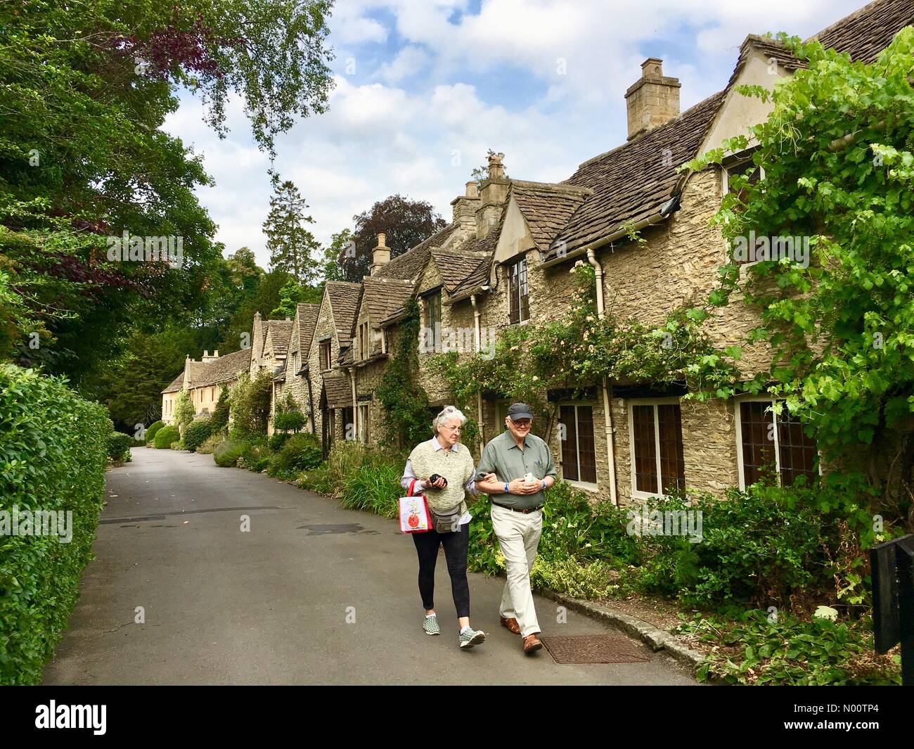 Visiting the cotswolds hires stock photography and images Alamy