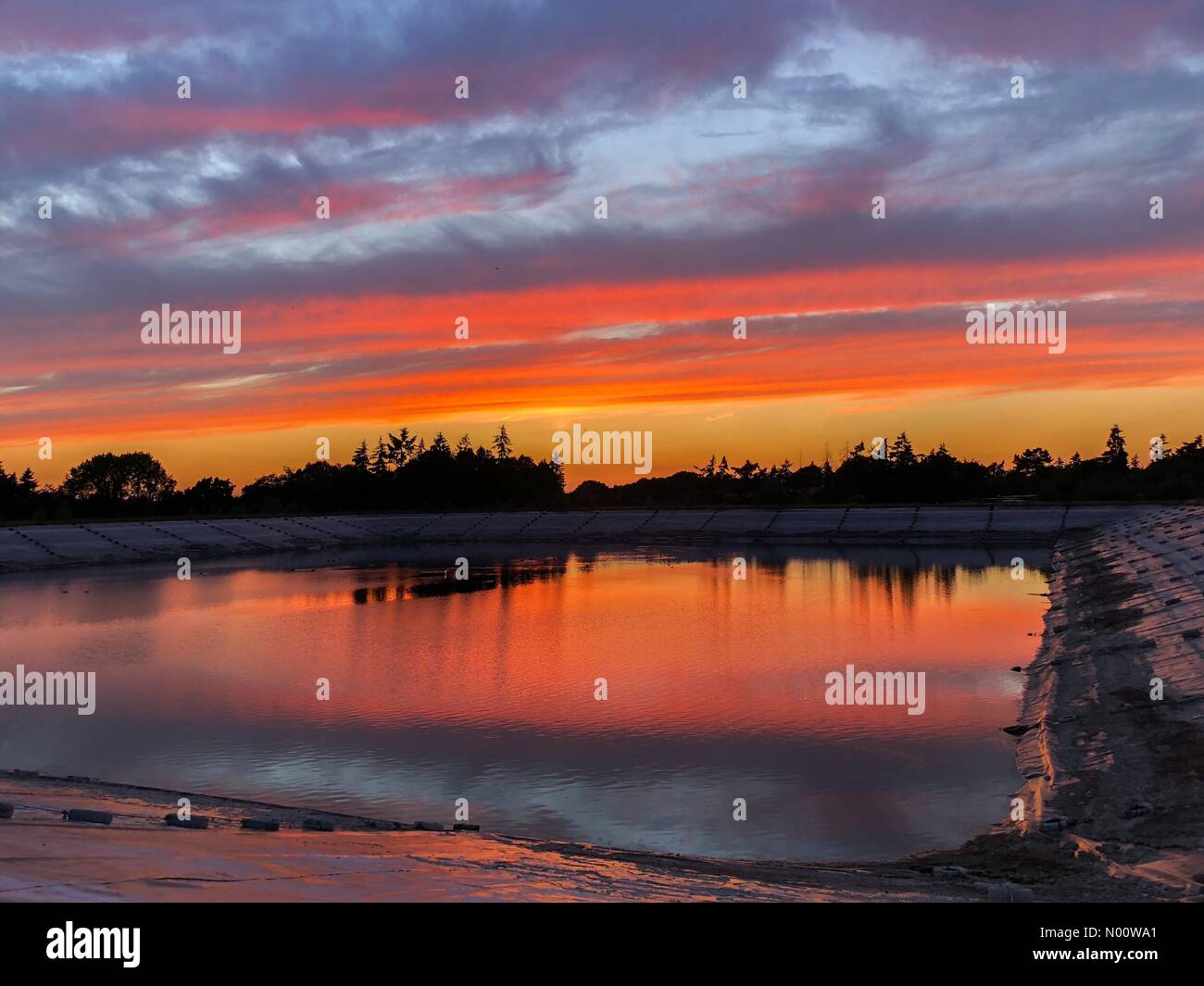 Godalming, UK. 03rd Aug, 2018. UK Weather: Sunset over Godalming. Tuesley Farm, Godalming. 03rd August 2018. A very hot day across the Home Counties today. Sunset over Godalming in Surrey. Credit: jamesjagger/StockimoNews/Alamy Live News Stock Photo