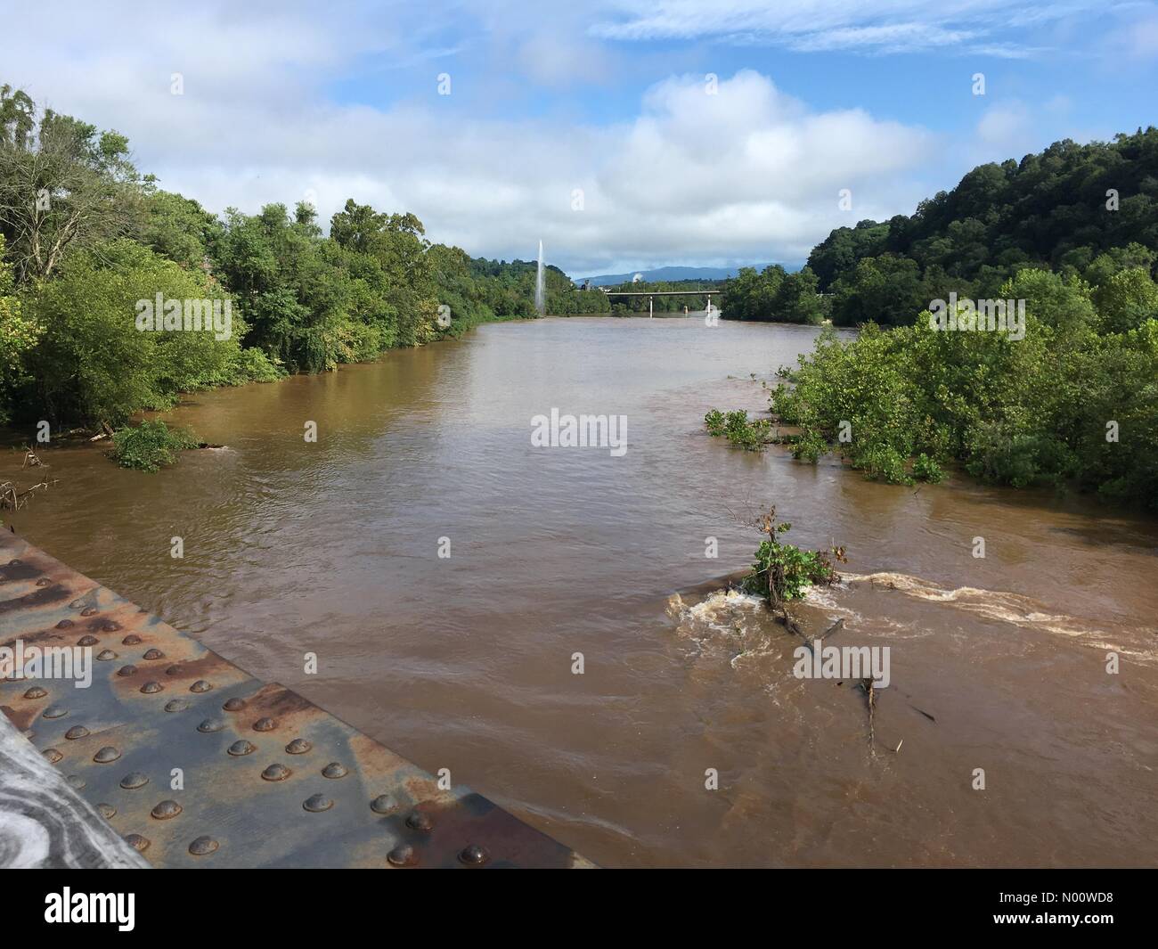 Madison Heights, Virginia, USA. 04th Aug, 2018. August 4, 2018. James River in Lynchburg Va. First day of sunshine after a week of heavy rains that led to the evacuation of 124 households. Credit: Emanuel Tanjala/StockimoNews/Alamy Live News Stock Photo