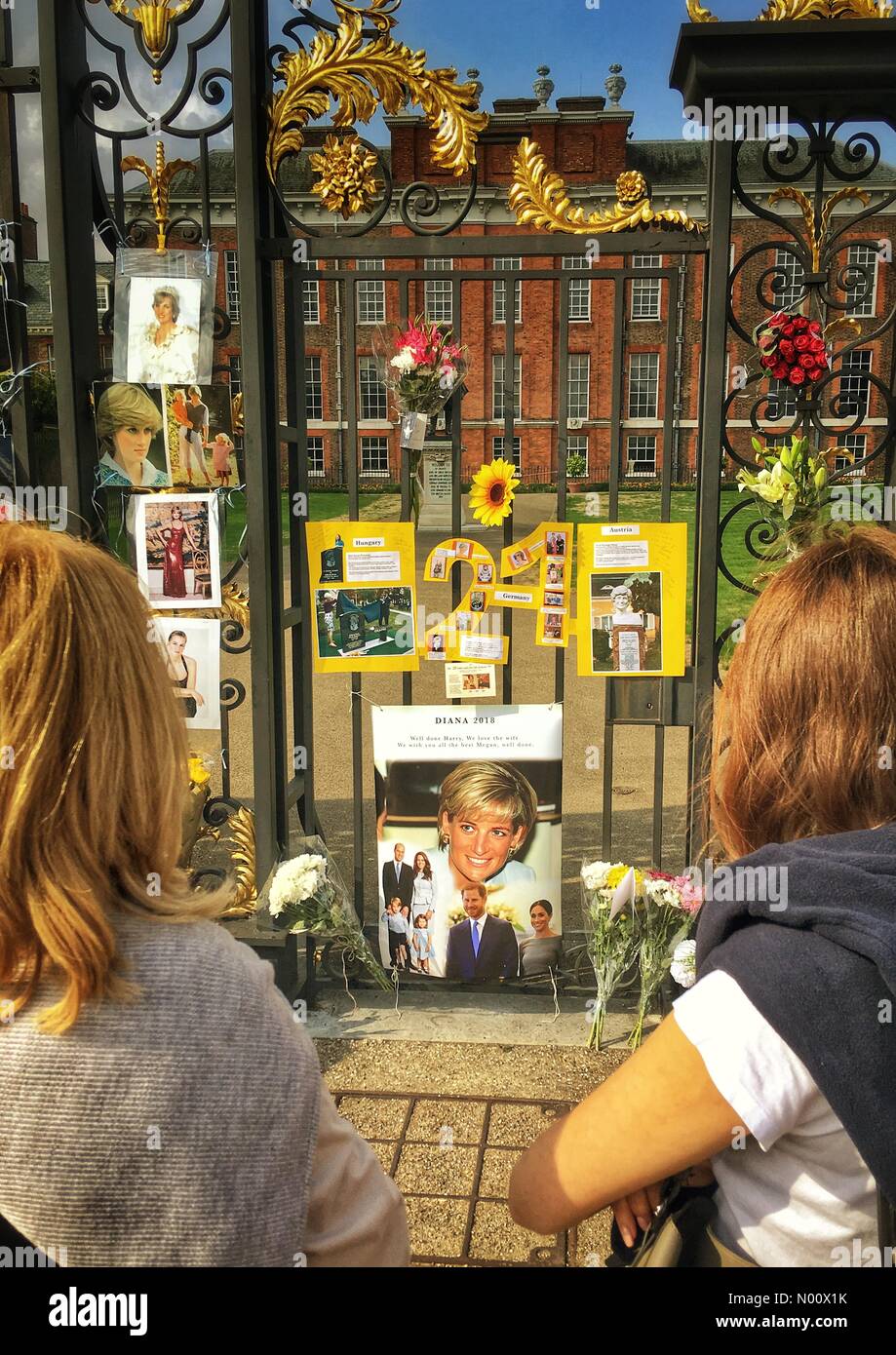 London, UK. 31st Aug, 2018. Kensington Gardens Palace on 21st anniversary of Lady Diana Spencer's death, 31st August 2018 Credit: Tim Cordell/StockimoNews/Alamy Live News Stock Photo