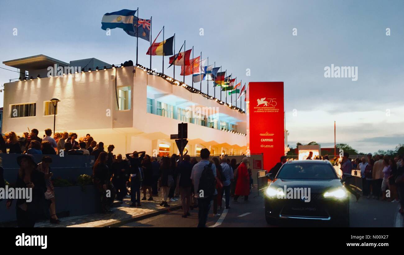 24, Lido VE, Italy. 01st Sep, 2018. People gathering at the entrance of the Sala Grande at the 75th Venice Film Festival. Mostra Internazionale d'Arte Cinematografica. La Biennale di Venezia. Venice, Italy. September 1, 2018. Credit: fabioburrelliphotography/StockimoNews/Alamy Live News Stock Photo