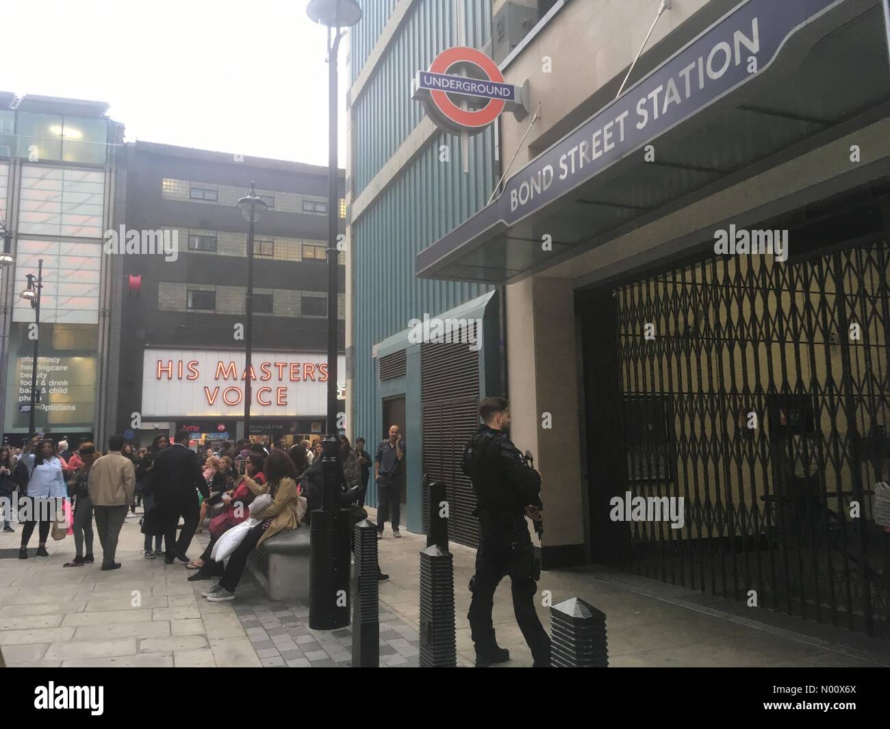 London, UK. 11th Sep, 2018.  11/09/2018 Bond Street, London Armed police officers present outside Bond Street Station after an emergency evacuation of the station Credit: Emin Ozkan/StockimoNews/Alamy Live News Stock Photo