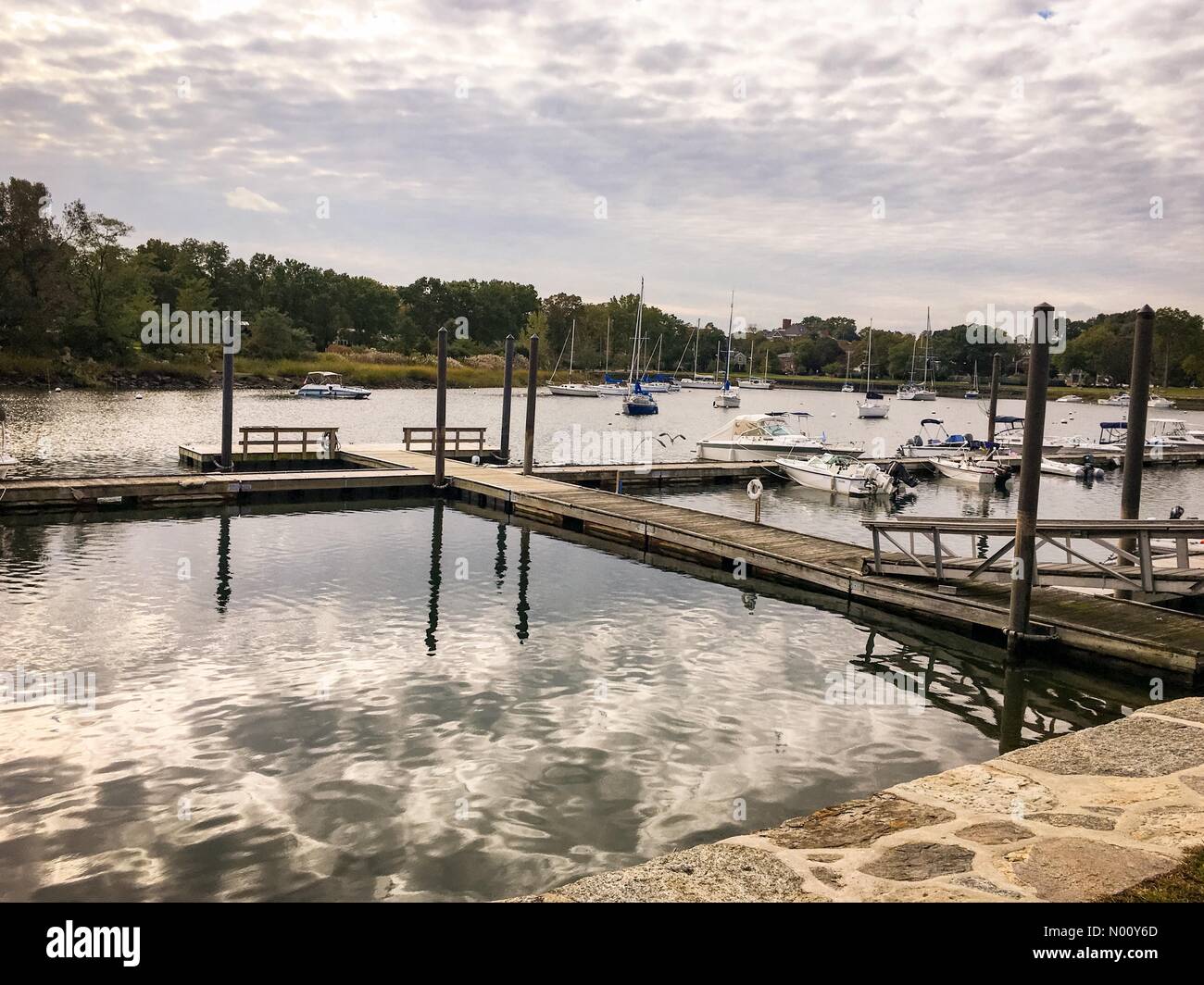 Mamaroneck New York Usa 22nd October 2018 Usa Weather 22 Oct 2018 Harbor Island Park Mamaroneck Ny Boats In The Harbour As Clouds Give Way To Sun But Temperatures Stay Cool In The