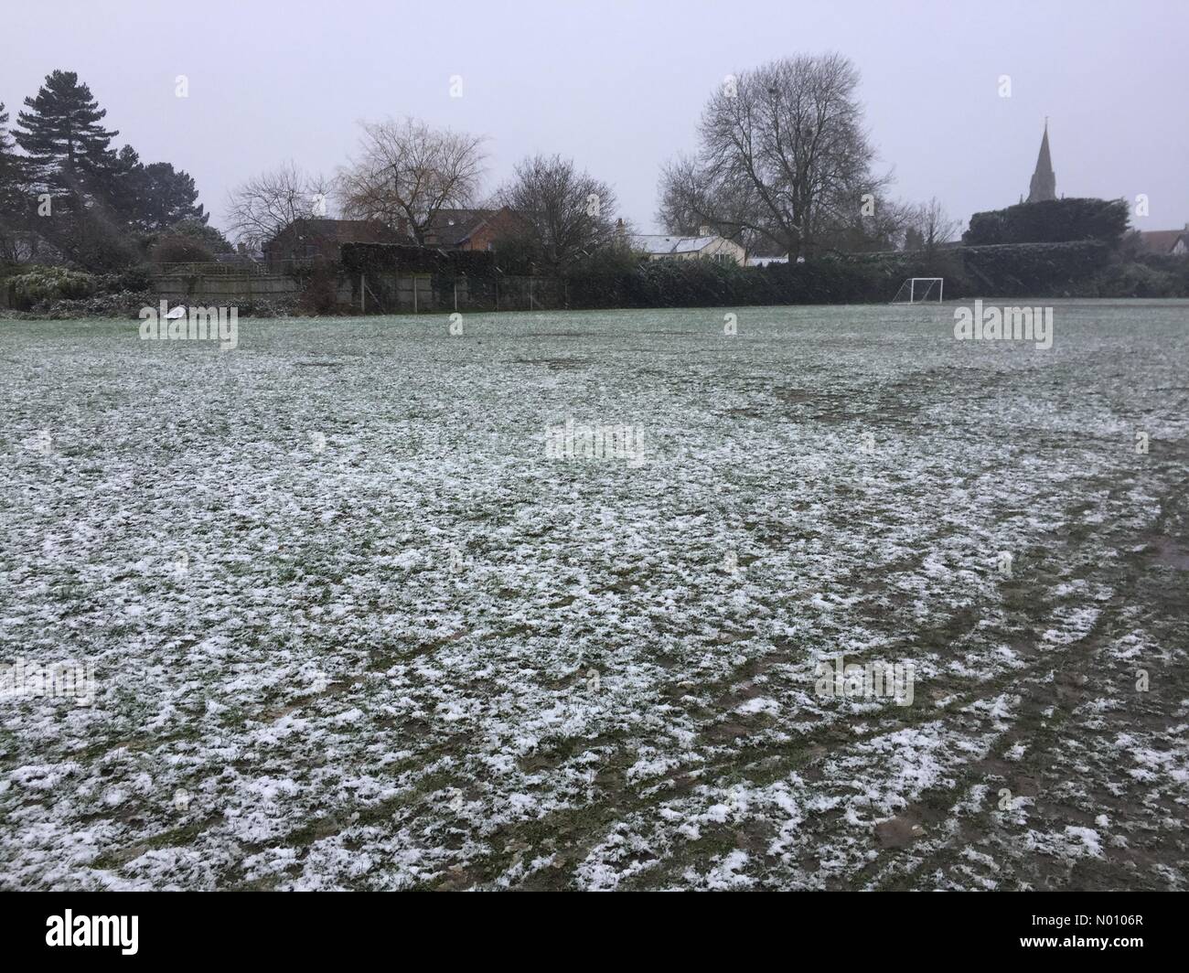 UK Weather - Snow showers hit Reading in Berkshire. Stock Photo