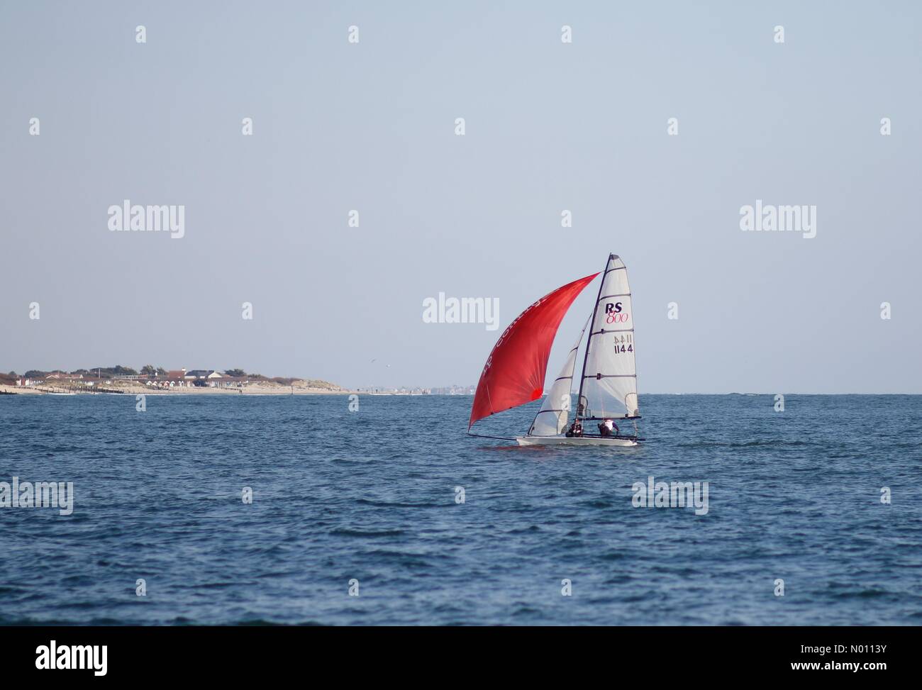 Hayling Island, Hampshire. 11th April, 2019. UK Weather: Sunny at Hayling. Bracklesham Road, Hayling Island. 11th April 2019. Beautiful sunny weather along the south coast today. A sailing boat off Hayling Island in Hants. Credit: jamesjagger/StockimoNews/Alamy Live News Stock Photo