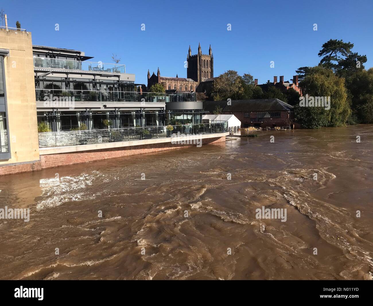 Hereford, UK. 27th Oct, 2019. UK Weather Flooding at Hereford UK - The River Wye is extremely high at Hereford with some flooding on the left bank including the De Koffie Pot pub. Credit: Steven May / StockimoNews/Alamy Live News Stock Photo