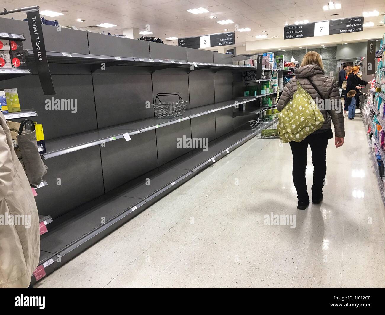 Supermarket shelves empty hires stock photography and images Alamy