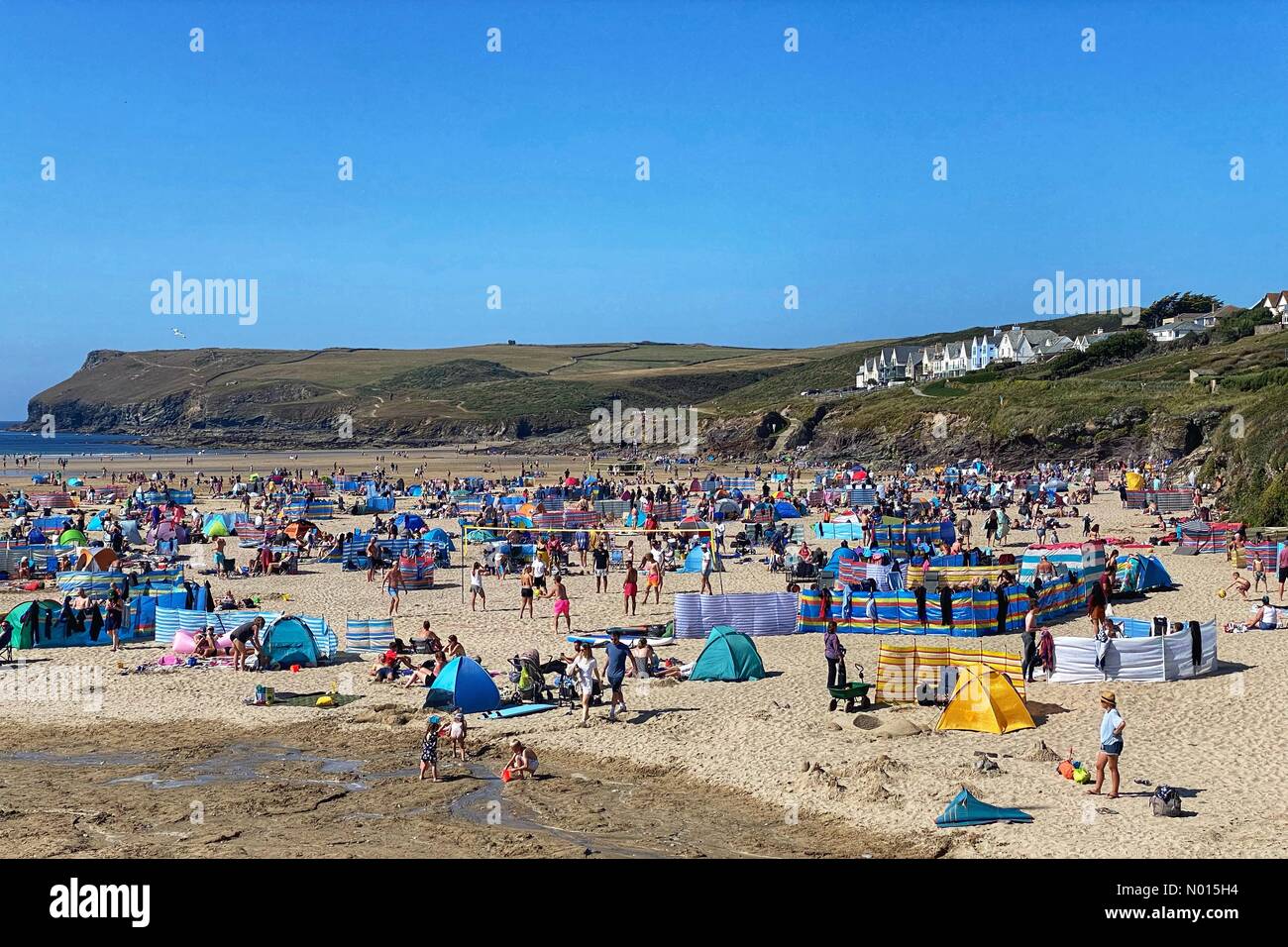 UK Weather: Crowded Polzeath beach despite Covid warnings at the start of the bank holiday weekend in Cornwall, UK. 27th August, 2021. Credit nidpor/Alamy Live News Credit: nidpor/StockimoNews/Alamy Live News Stock Photo