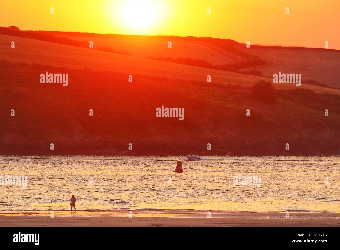 Cornwall, UK. 12th Aug, 2022. UK Weather: Brilliant sunset at Rock, Cornwall, UK. 12 August, 2022. Credit: nidpor / StockimoNews/17�Թ����� Live News Stock Photo
