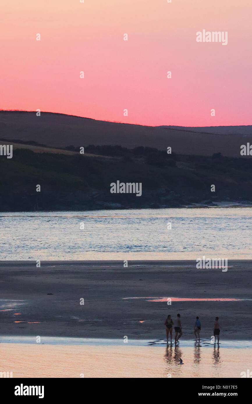 Cornwall, UK. 12th Aug, 2022. UK Weather: Brilliant sunset at Rock, Cornwall, UK. 12 August, 2022. Credit: nidpor / StockimoNews/17�Թ����� Live News Stock Photo