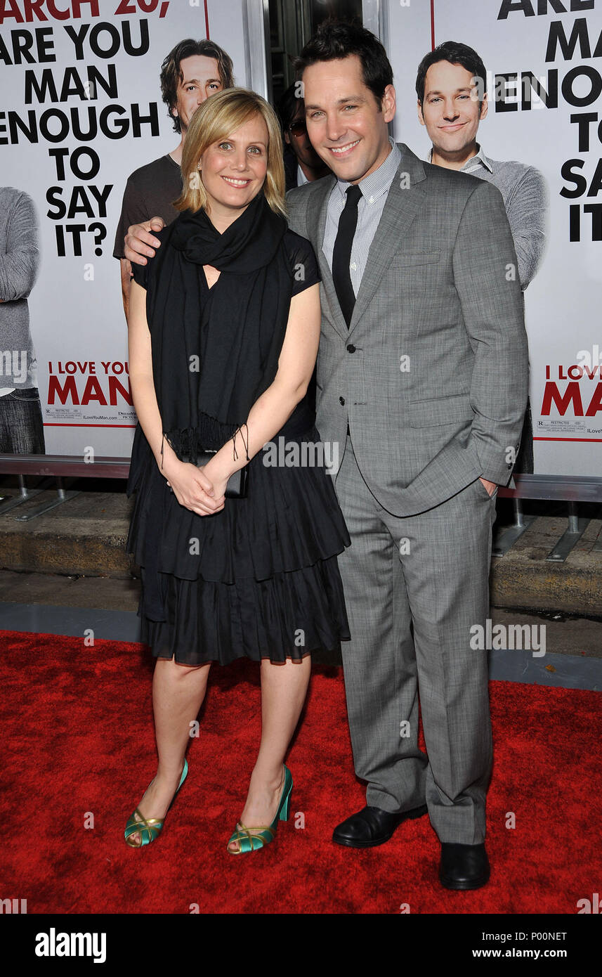 Paul rudd and wife red carpet event hi-res stock photography and images ...