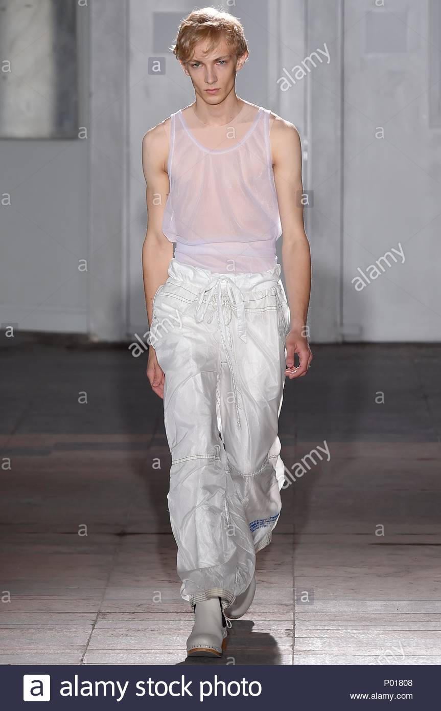dress - Martin maison margiela mens spring runway video Look - Martin maison margiela mens spring runway video