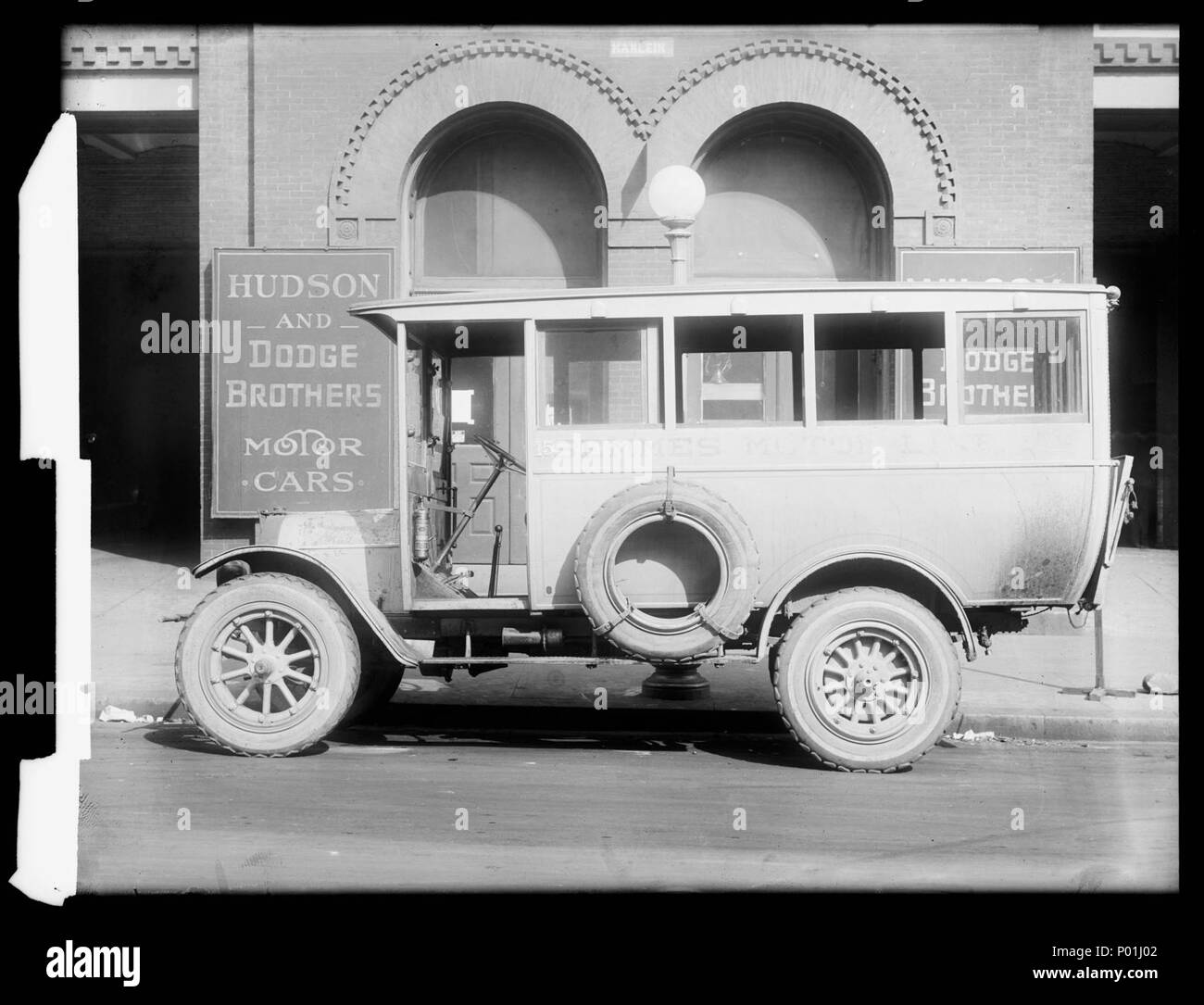 Semmes Motor Line outside Hudson and Dodge Brothers Motor Cars), July 1917 Stock Photo