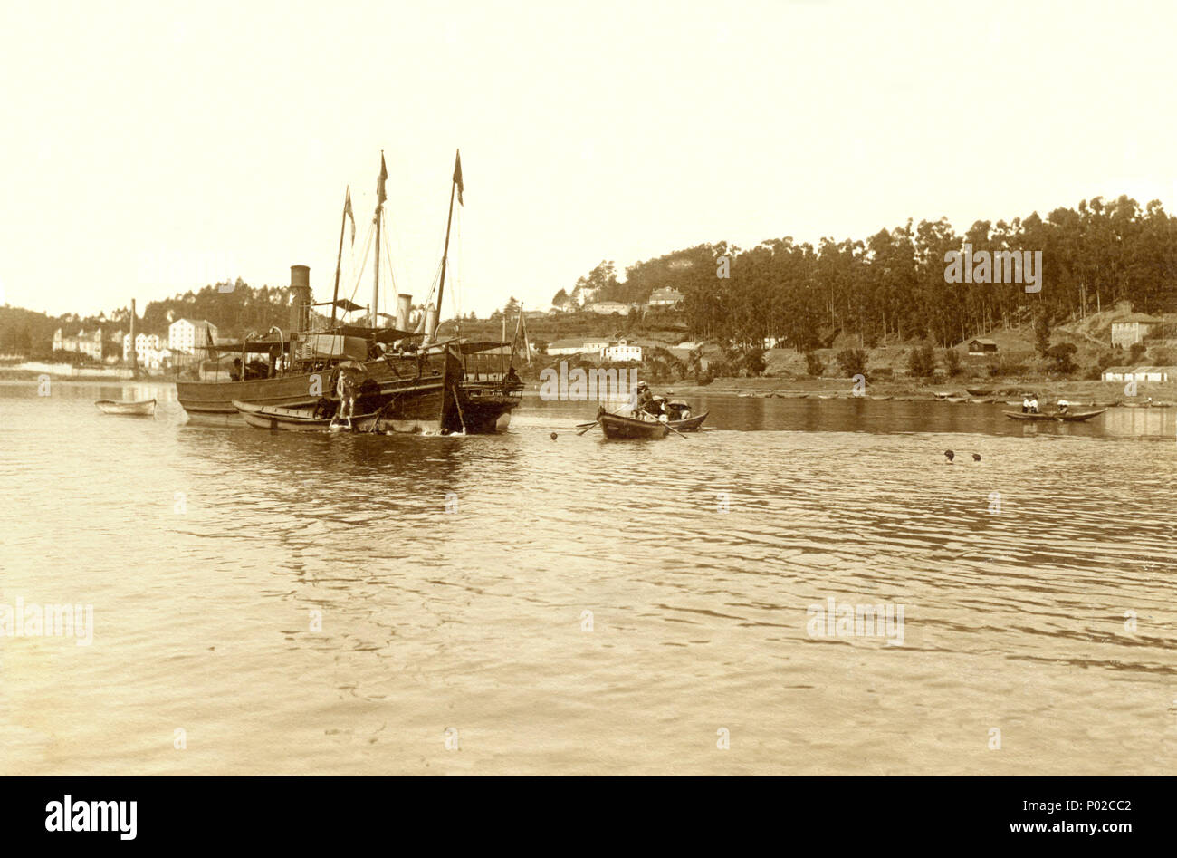 2 Imagem255 Valbom, Ribeira d'Abade, Freixo, Campanhã, traineira, rio Douro. valboeiros. Postal antigo.1908 - 1 Stock Photo