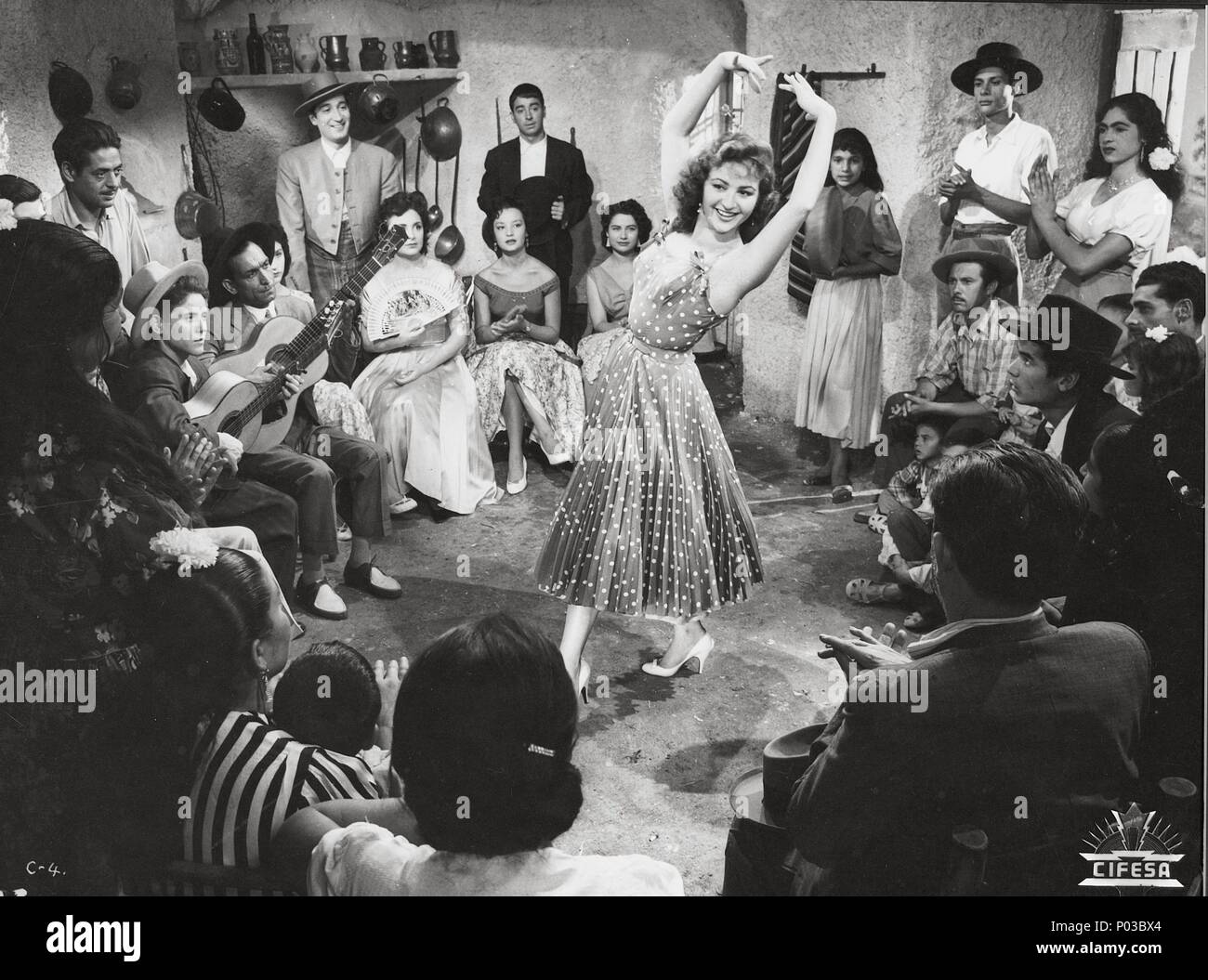 Original Film Title: EL GENIO ALEGRE.  English Title: EL GENIO ALEGRE.  Film Director: GONZALO DELGRAS.  Year: 1957.  Stars: MARUJITA DIAZ. Credit: CIFESA / Album Stock Photo