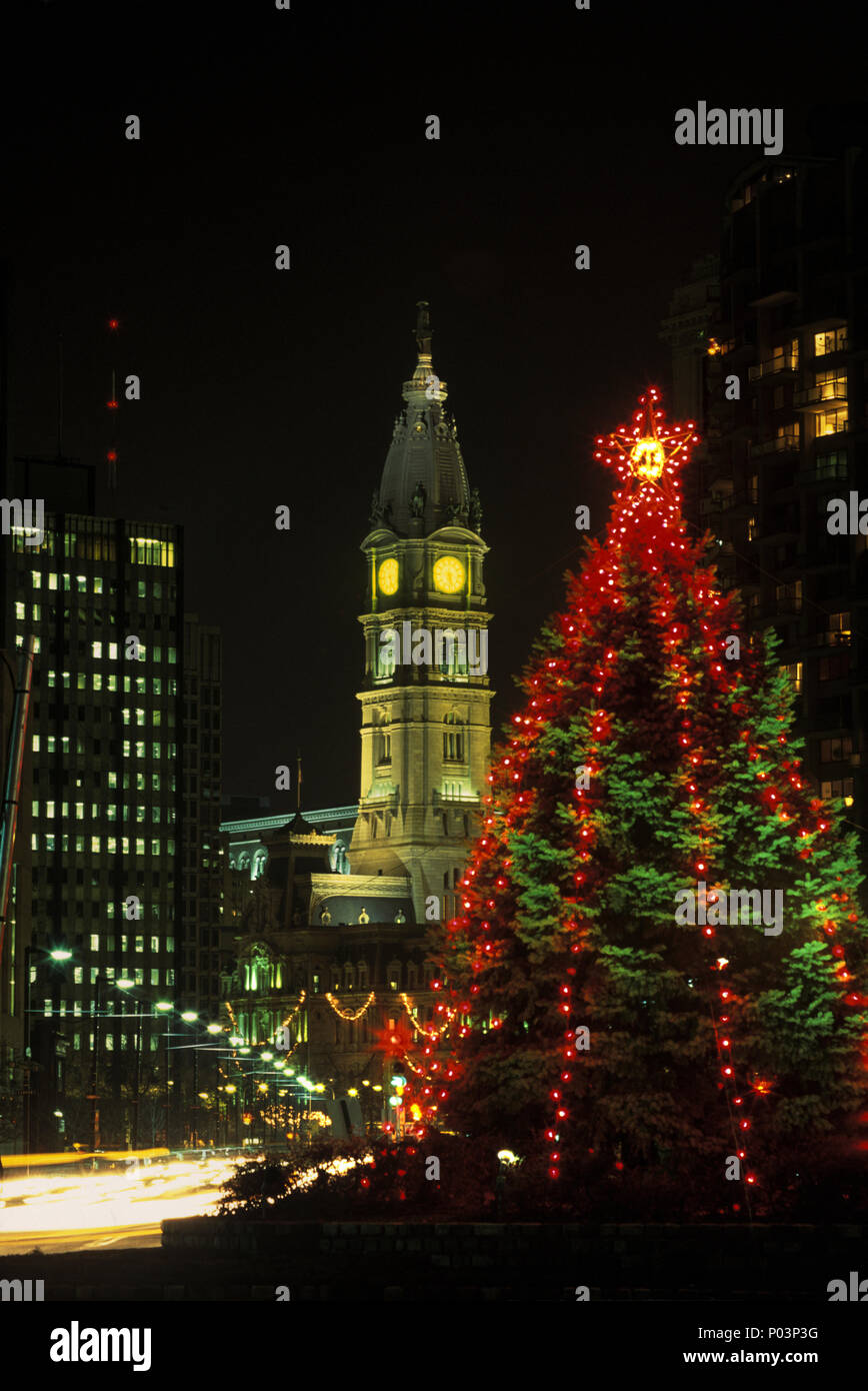 1992 HISTORICAL CHRISTMAS TREE LIGHTS CITY HALL PHILADELPHIA PENNSYLVANIA USA Stock Photo Alamy