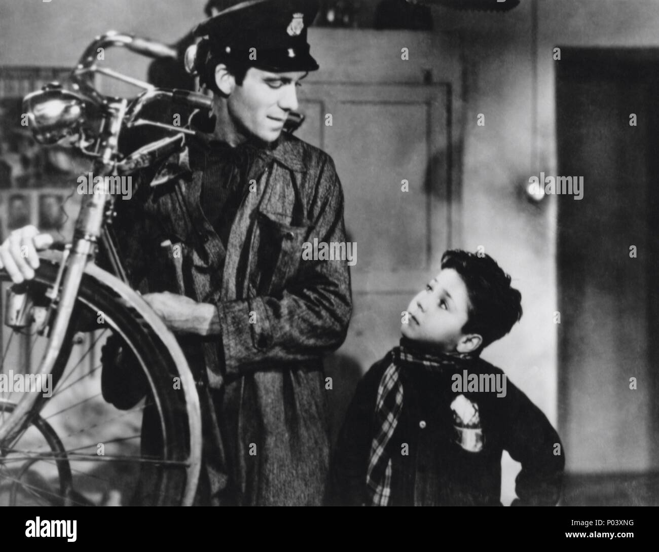Original Film Title: LADRI DI BICICLETTE. English Title: BICYCLE THIEF.  Film Director: VITTORIO DE SICA. Year: 1948. Stars: LAMBERTO MAGIORANI;  ENZO STAIOLA. Credit: PDS/ENIC / Album Stock Photo - Alamy