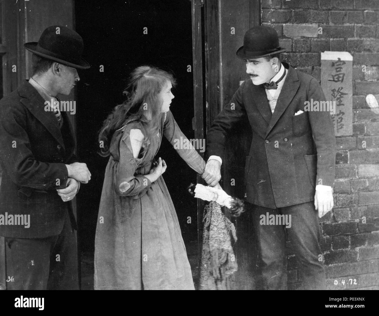 Original Film Title: BROKEN BLOSSOMS.  English Title: BROKEN BLOSSOMS.  Film Director: D. W. GRIFFITH.  Year: 1919.  Stars: LILLIAN GISH. Credit: GRIFFITH/UNITED ARTISTS / Album Stock Photo