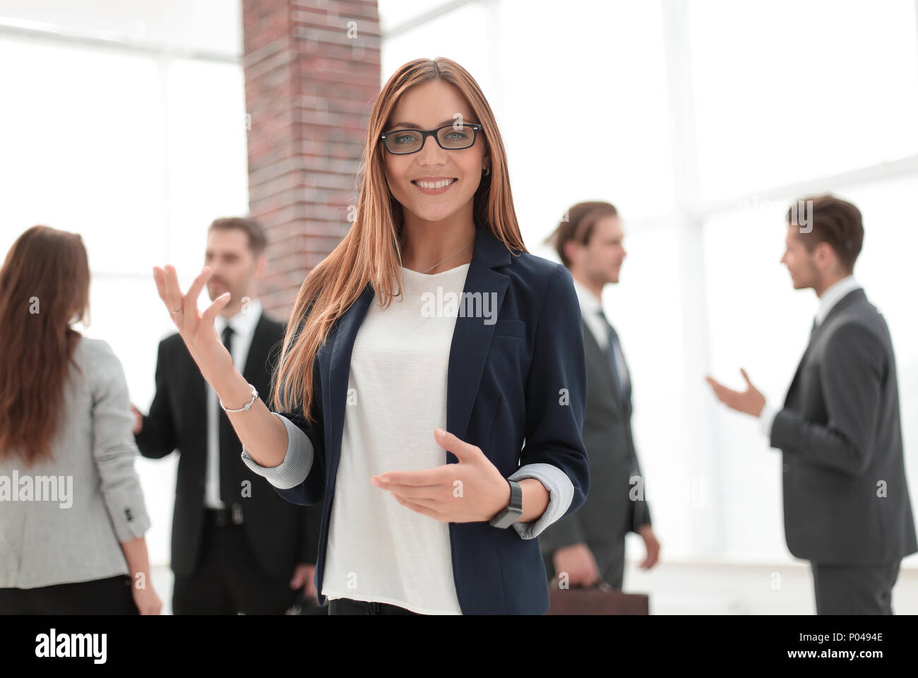 Man greeting woman with open arms hi-res stock photography and images ...