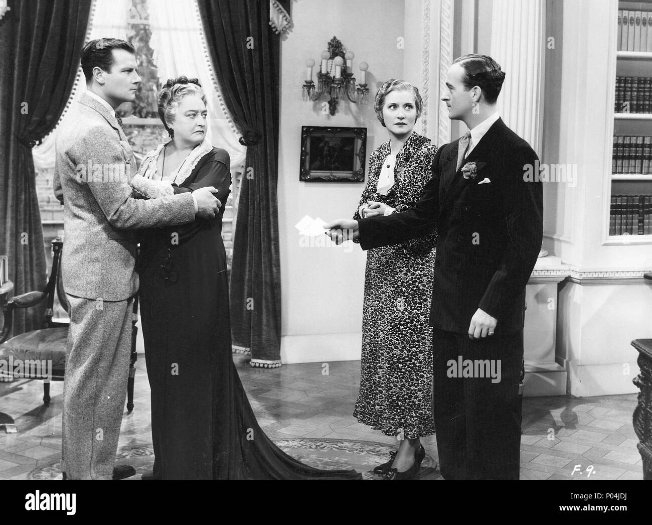 Original Film Title: SPLENDOR. English Title: SPLENDOR. Film Director ...