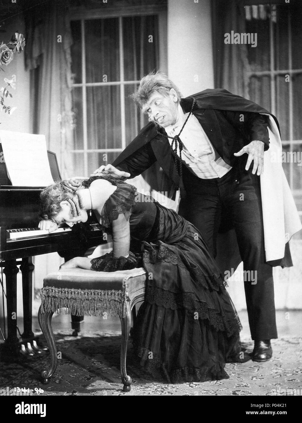 Original Film Title: DR. JEKYLL AND MR. HYDE.  English Title: DR. JEKYLL AND MR. HYDE.  Film Director: ROUBEN MAMOULIAN.  Year: 1931.  Stars: FREDRIC MARCH; ROSE HOBART. Credit: PARAMOUNT PICTURES / Album Stock Photo