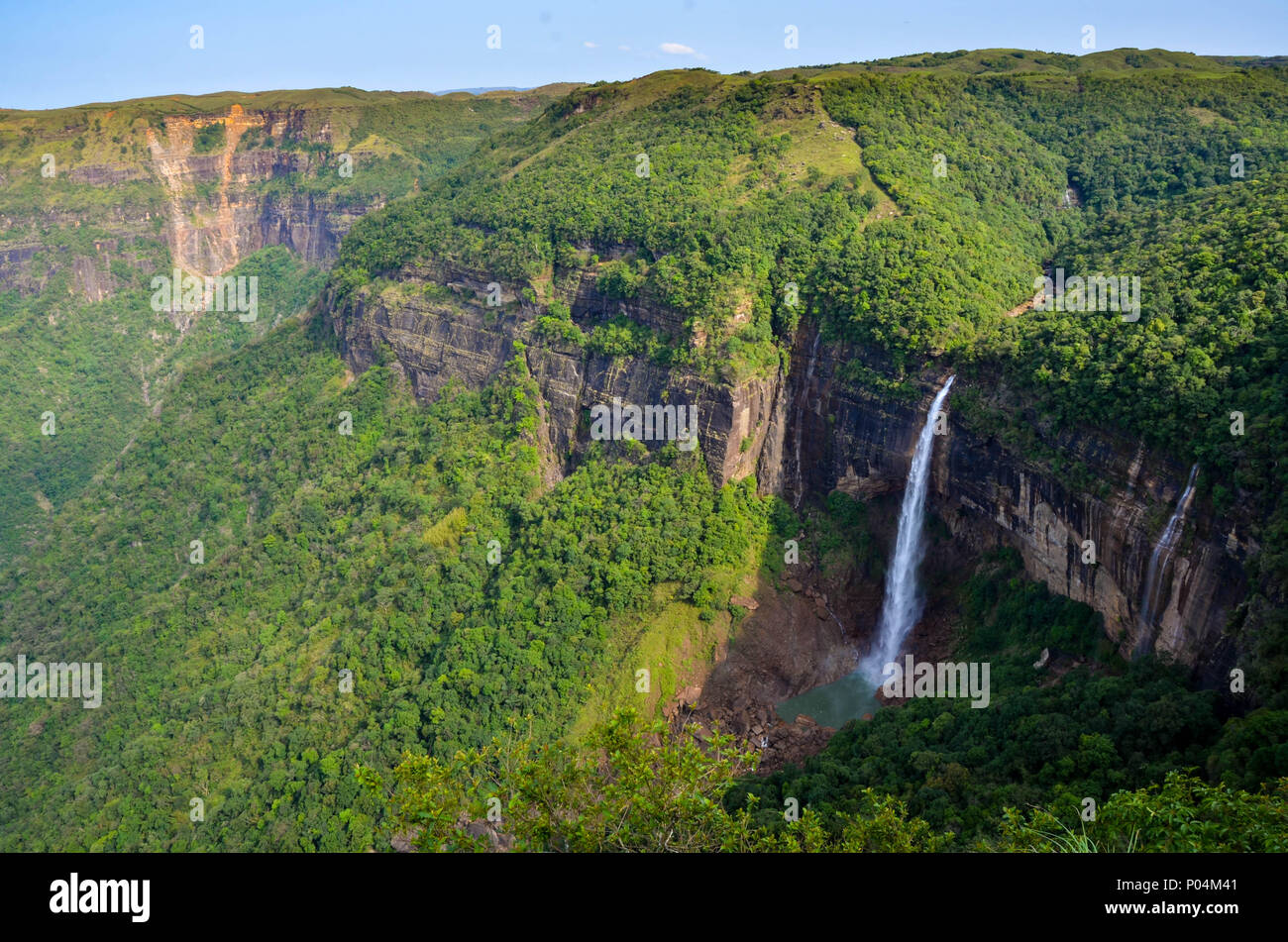 nohkalikai-falls-in-cherrapunjee-meghalaya-stock-photo-alamy