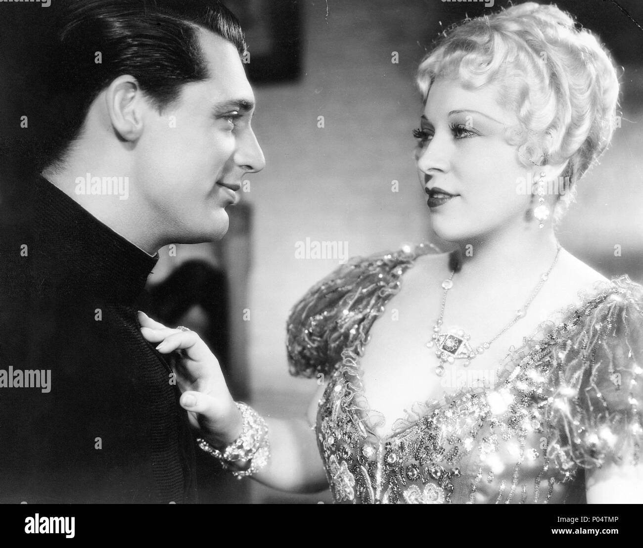 Original Film Title: SHE DONE HIM WRONG. English Title: SHE DONE HIM WRONG.  Film Director: LOWELL SHERMAN. Year: 1933. Stars: CARY GRANT; MAE WEST.  Credit: PARAMOUNT PICTURES / Album Stock Photo - Alamy