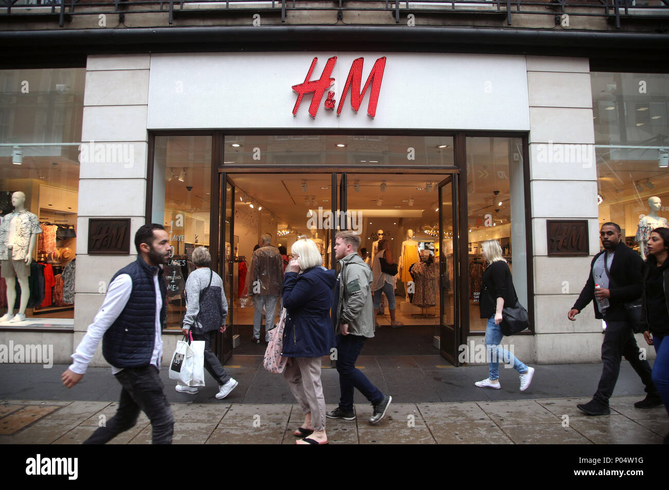 A branch of H&M on Oxford Street, central London Stock Photo - Alamy