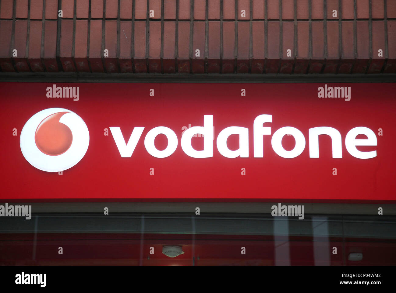 Vodafone oxford street shop hires stock photography and images Alamy