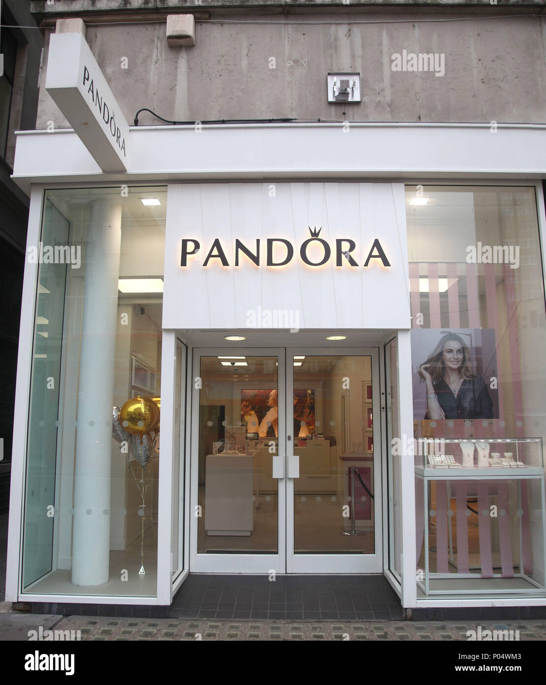 A branch of Pandora on Oxford Street, central London Stock Photo - Alamy