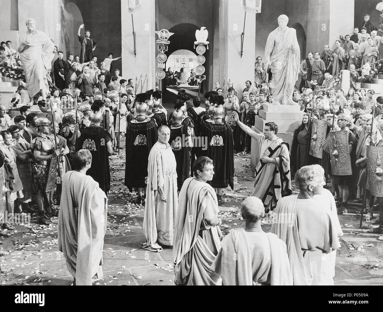 Original Film Title: JULIUS CAESAR.  English Title: JULIUS CAESAR.  Film Director: JOSEPH L. MANKIEWICZ.  Year: 1953.  Stars: GAJUS JULIUS CAESAR; LOUIS CALHERN. Credit: M.G.M / Album Stock Photo