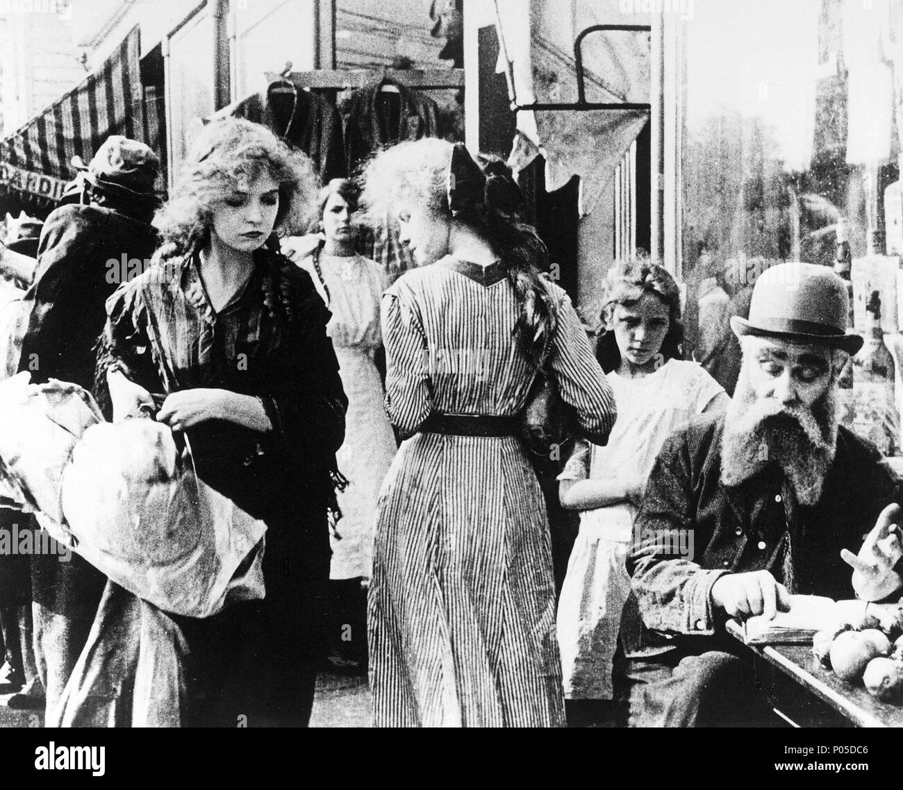 Original Film Title: MUSKETEERS OF PIG ALLEY.  English Title: MUSKETEERS OF PIG ALLEY.  Film Director: D. W. GRIFFITH.  Year: 1912.  Stars: LILLIAN GISH. Stock Photo