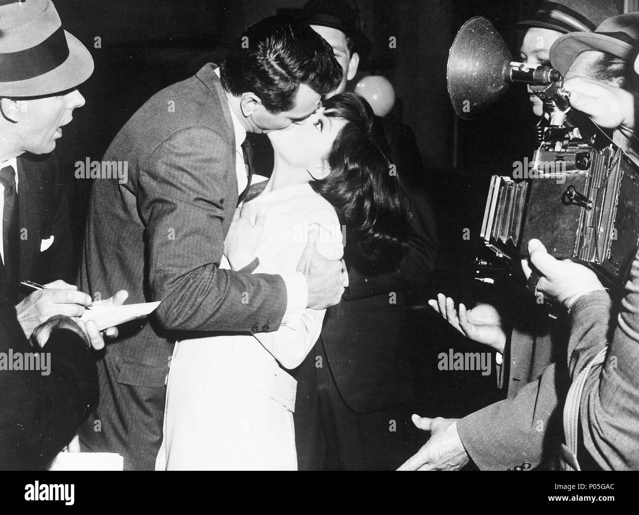 Original Film Title: BLINDFOLD.  English Title: BLINDFOLD.  Film Director: PHILIP DUNNE.  Year: 1965.  Stars: ROCK HUDSON; CLAUDIA CARDINALE. Credit: UNIVERSAL PICTURES / Album Stock Photo