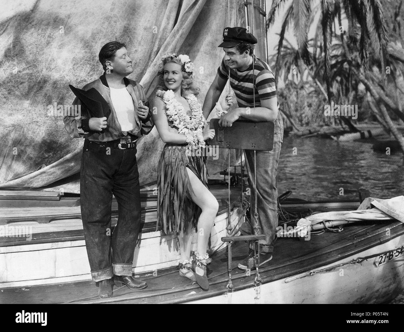 Original Film Title: SONG OF THE ISLANDS.  English Title: SONG OF THE ISLANDS.  Film Director: WALTER LANG.  Year: 1942.  Stars: VICTOR MATURE; BETTY GRABLE. Credit: 20TH CENTURY FOX / Album Stock Photo