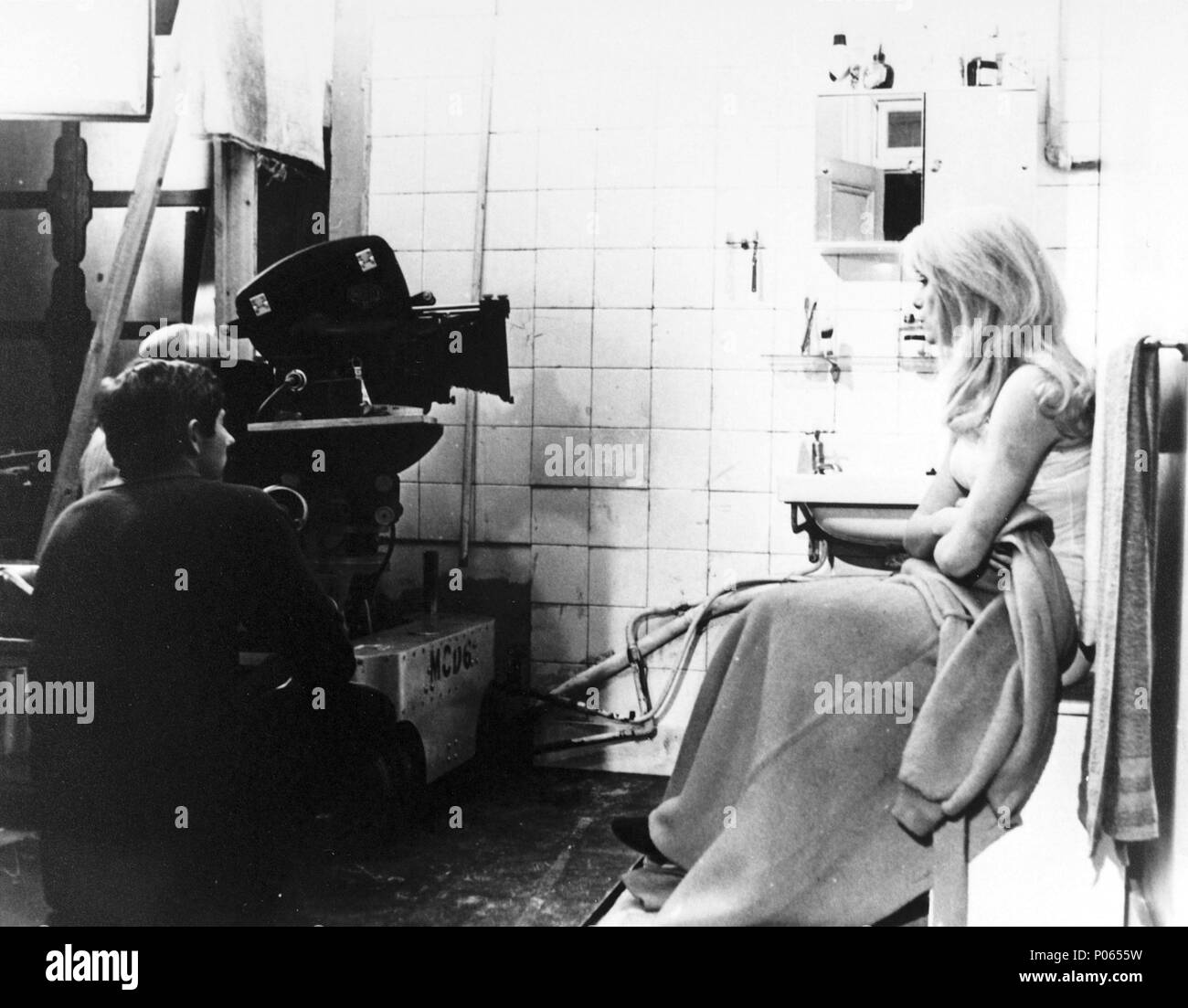 Original Film Title: REPULSION.  English Title: REPULSION.  Film Director: ROMAN POLANSKI.  Year: 1965.  Stars: CATHERINE DENEUVE; ROMAN POLANSKI. Credit: COMPTON-TEKLI/ROYAL / Album Stock Photo